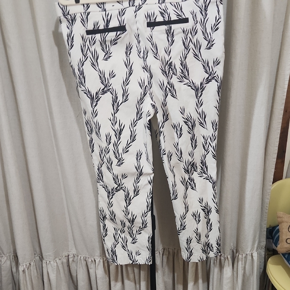 Jules & Leopold Back & White Pattern Ankle Pants 👀 - Picture 5 of 10